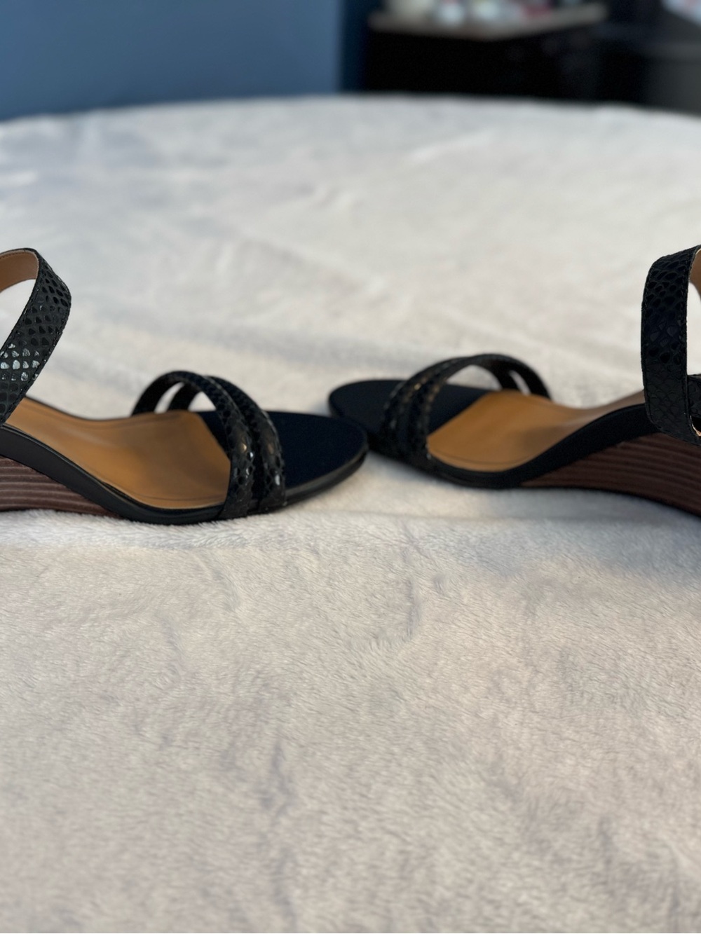 Vionic Emmy Wedge Sandal - Black Lizard Embossed Strappy Sandal Size 8.5 - Picture 5 of 7
